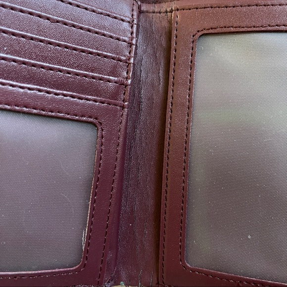 Bentley Trifold Wallet - Picture 5 of 5
